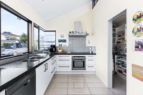Photo of property in 30a Enfield Road, Hospital Hill, Napier, 4110