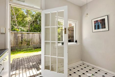 Photo of property in Hobson Flats, 2/1 Hobson Street, Pipitea, Wellington, 6011