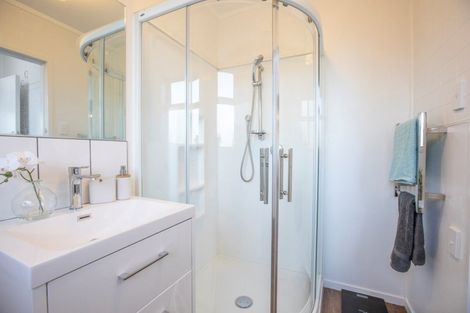 Photo of property in 2/44 Beach Road, Katikati, 3129