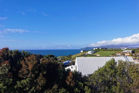 Photo of property in 77 Stratford Drive, Cable Bay, 0420