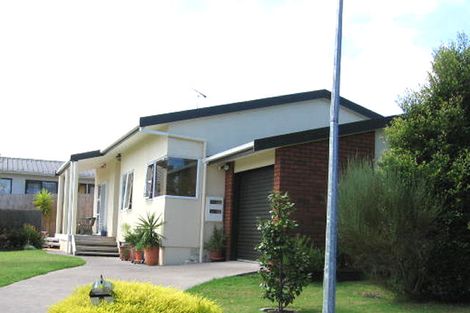 Photo of property in 2 Davern Lane, New Lynn, Auckland, 0600