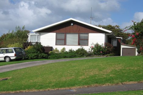 Photo of property in 3 Beauchamp Drive, Massey, Auckland, 0614