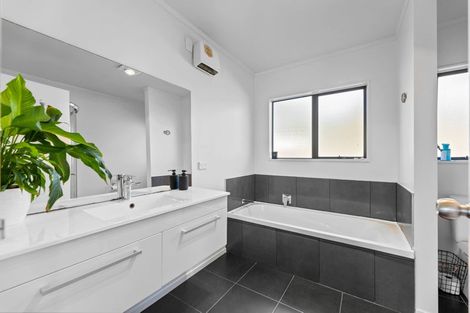 Photo of property in 17 Kiddle Drive, Hilltop, Taupo, 3330