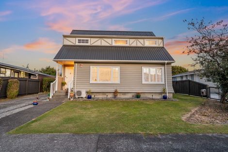 Photo of property in 18 Akron Grove, Totara Park, Upper Hutt, 5018