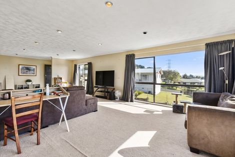 Photo of property in 2 Hawk Place, Selwyn Heights, Rotorua, 3015