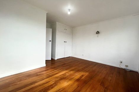 Photo of property in 5 Kokiri Street, Te Atatu South, Auckland, 0610