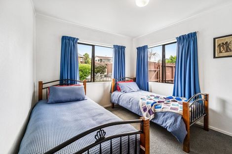 Photo of property in 32 Marina View Drive, West Harbour, Auckland, 0618