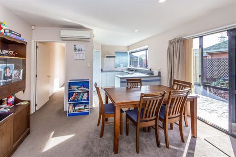 Photo of property in 2/5 Murfitt Place, Sockburn, Christchurch, 8042