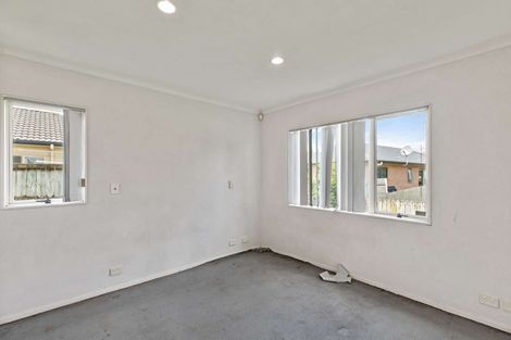 Photo of property in 16 Ashmere Lane, Weymouth, Auckland, 2103