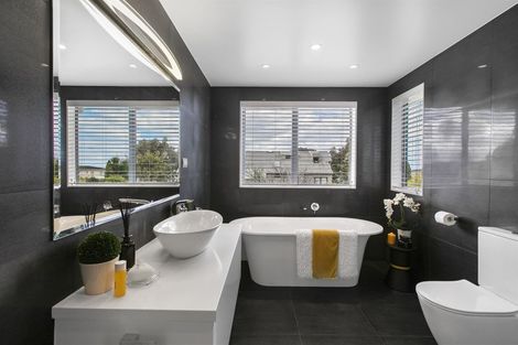 Photo of property in 14a Sylvan Park Avenue, Milford, Auckland, 0620