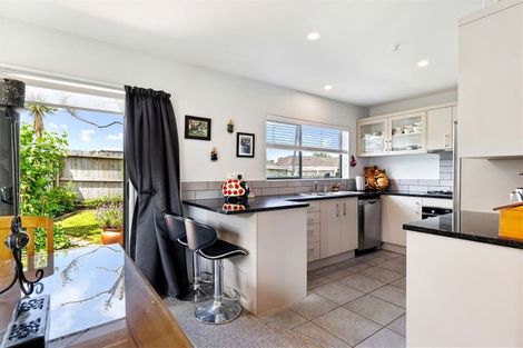 Photo of property in 68 South Kensington Way, Henderson, Auckland, 0612