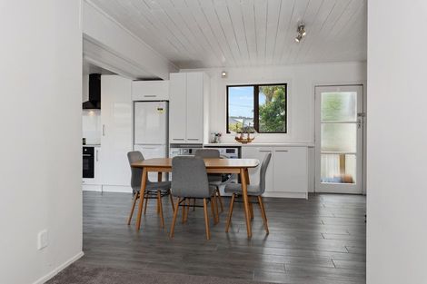 Photo of property in 82 Browns Bay Road, Rothesay Bay, Auckland, 0630