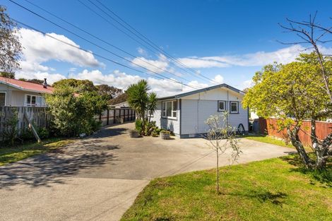 Photo of property in 18 Walton Road, Paraparaumu Beach, Paraparaumu, 5032