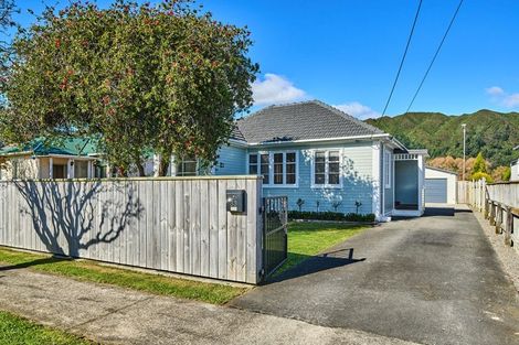 Photo of property in 33 Gibson Crescent, Naenae, Lower Hutt, 5011