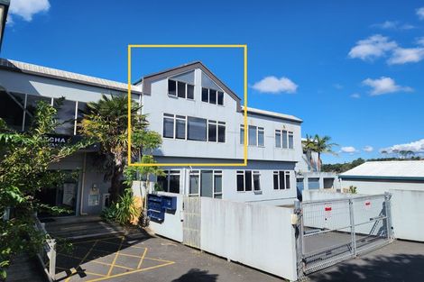 Photo of property in 10/15 Clearwater Cove, West Harbour, Auckland, 0618