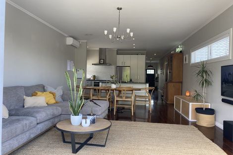 Photo of property in 102 Namata Road, One Tree Hill, Auckland, 1061