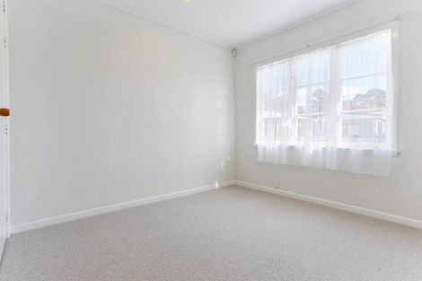 Photo of property in 142 Lynwood Road, New Lynn, Auckland, 0600