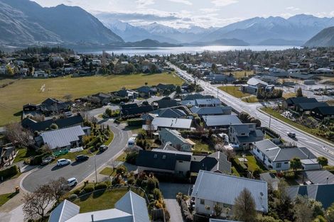 Photo of property in 9 Bob Lee Place, Wanaka, 9305