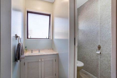 Photo of property in 33 Marriott Road, Pakuranga, Auckland, 2010