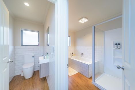 Photo of property in 15 Greenwood Place, Fitzherbert, Palmerston North, 4410