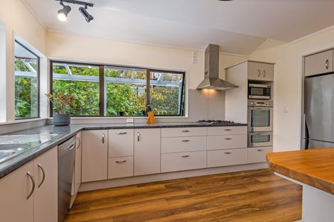 Photo of property in 32 Springdale Grove, Fitzherbert, Palmerston North, 4410