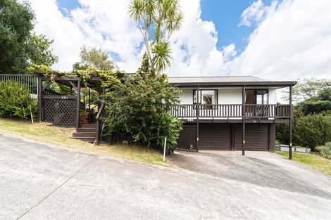 Photo of property in 2/28 Exeter Place, Unsworth Heights, Auckland, 0632