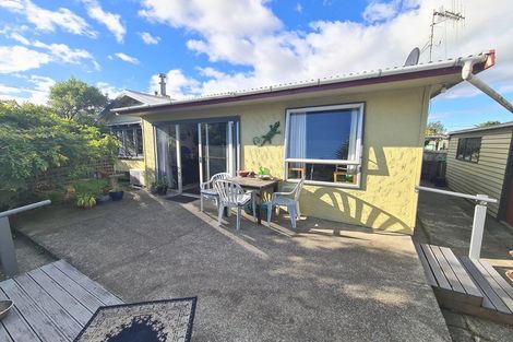 Photo of property in 13 Beach Street, Tangimoana, 4822