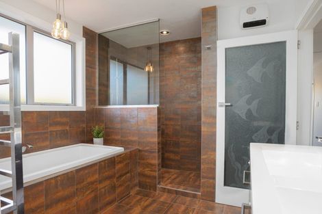 Photo of property in 10 Warren Crescent, Hillmorton, Christchurch, 8025