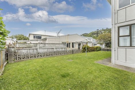 Photo of property in 7/127 Queens Drive, Lyall Bay, Wellington, 6022