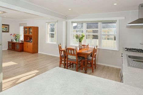 Photo of property in 3 Glen Marine Parade, Glendene, Auckland, 0602