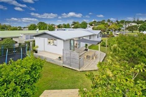 Photo of property in 2 Wykeham Place, Glenfield, Auckland, 0629