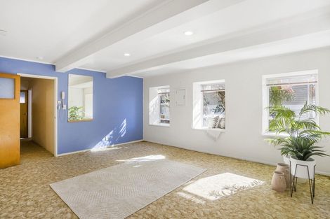 Photo of property in 6 Regal Place, Forrest Hill, Auckland, 0620