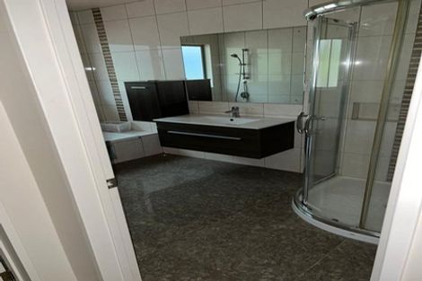 Photo of property in 46 Goldfinch Rise, Unsworth Heights, Auckland, 0632