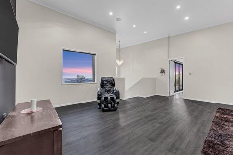 Photo of property in 1 Leven Lane, Totara Heights, Auckland, 2105