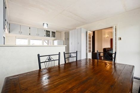 Photo of property in 220 Mangorei Road, Merrilands, New Plymouth, 4312