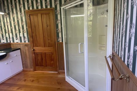 Photo of property in 18 Rayner Road, Piha, New Lynn, 0772