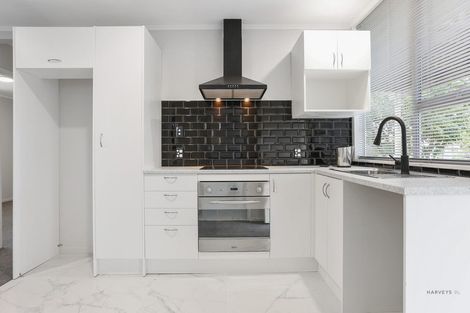 Photo of property in 37 Beaubank Road, Kelston, Auckland, 0602