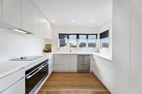 Photo of property in 55 Seaview Road, Castor Bay, Auckland, 0620