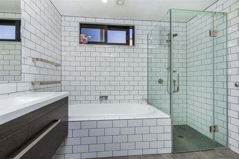 Photo of property in 26 Wicklow Road, Narrow Neck, Auckland, 0622