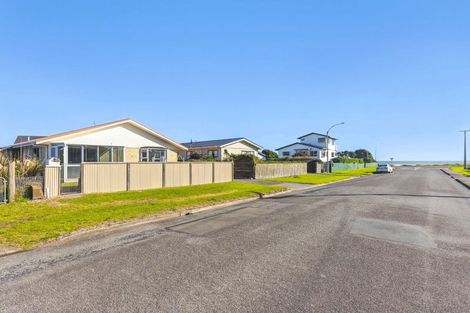 Photo of property in 5 Karaka Street, Otaki Beach, Otaki, 5512