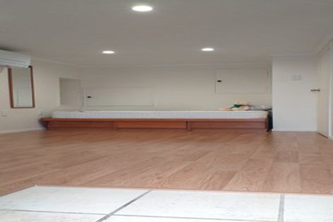 Photo of property in 2a Sunhaven Drive, Newlands, Wellington, 6037