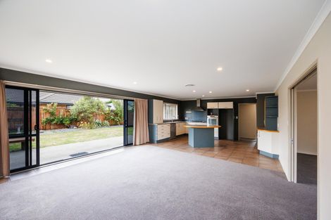 Photo of property in 12 Johnstone Drive, Fitzherbert, Palmerston North, 4410