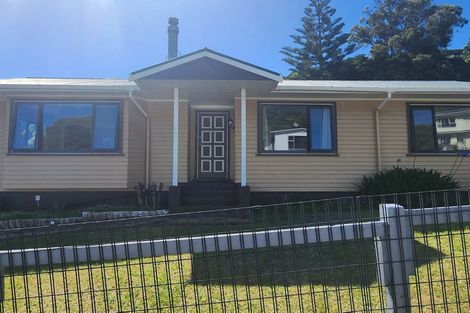 Photo of property in 51 Gloaming Hill, Titahi Bay, Porirua, 5022