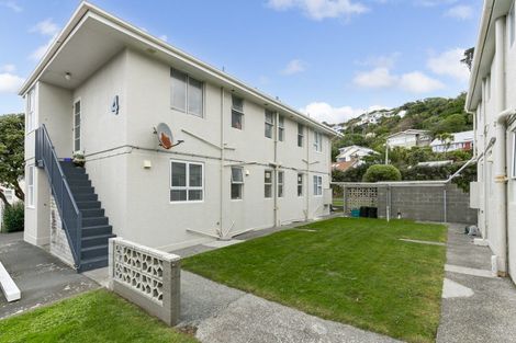 Photo of property in 3/127 Queens Drive, Lyall Bay, Wellington, 6022