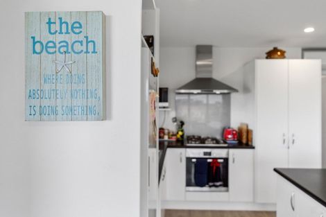 Photo of property in 24 Strathnaver Glen, Waikawa Beach, Levin, 5573