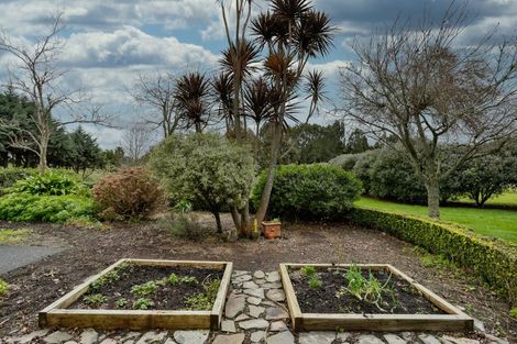 Photo of property in 76 Riverland Road, Kumeu, 0892