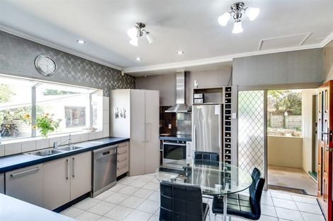 Photo of property in 4 Windsor Road, Waipawa, 4210