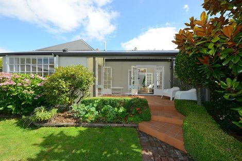 Photo of property in 14 Weston Road, St Albans, Christchurch, 8052