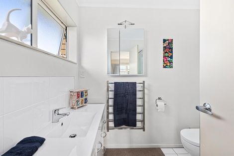 Photo of property in 39 Lakeside Drive, Orewa, 0931