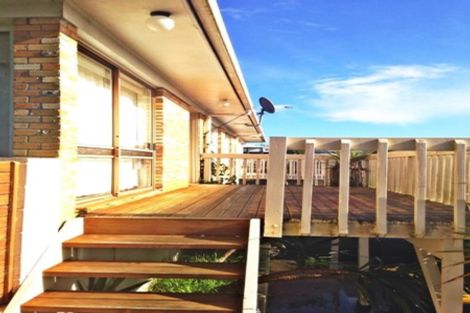 Photo of property in 2/5 Downing Street, Glenfield, Auckland, 0629